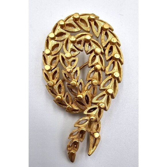 Trifari Swirly Leaf Design Gold Tone Brooch Pin - Picture 4 of 4